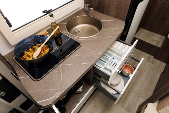 Benimar Sport 346 - interior view 7