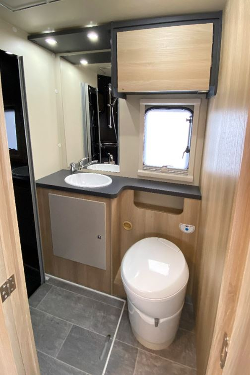 Ford Itineo 700 - interior view 4